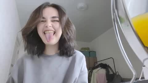 Ellie online show from November 17, 6:14 pm