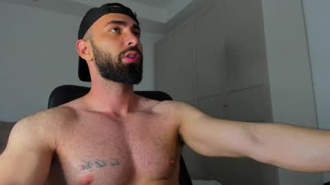 Snapshot of michaelevansx chatting on May 4, 10:17 pm MichaelEvansx online show from May 4, 10:17 pm