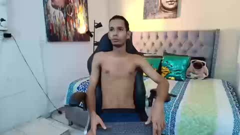 Snapshot of michaell_bellk_ chatting on October 18, 6:30 pm michaell_bellk_ online show from October 18, 6:30 pm