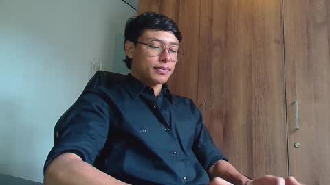 Snapshot of michaelstones chatting on December 27, 2:33 pm michaelstones online show from December 27, 2:33 pm