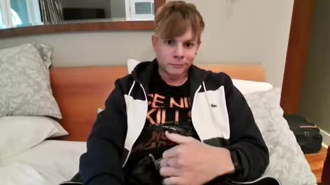 Snapshot of michaeltwinkboy chatting on April 4, 1:15 am michaeltwinkboy online show from April 4, 1:15 am