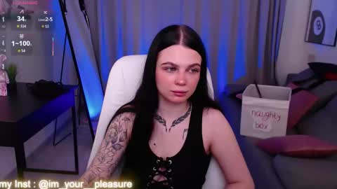 Snapshot of michela_fruet chatting on February 24, 1:03 am Kate online show from February 24, 1:03 am