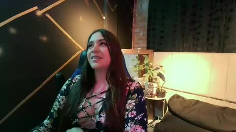 Snapshot of michell_h chatting on May 11, 6:41 am Nani online show from May 11, 6:41 am