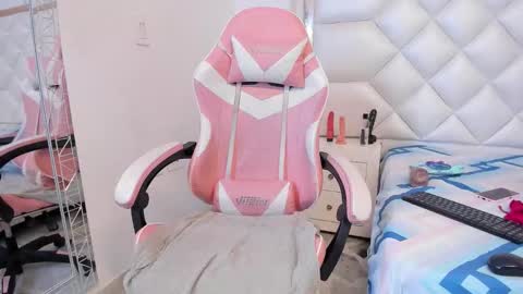 michelleblair1 online show from March 10, 1:16 pm