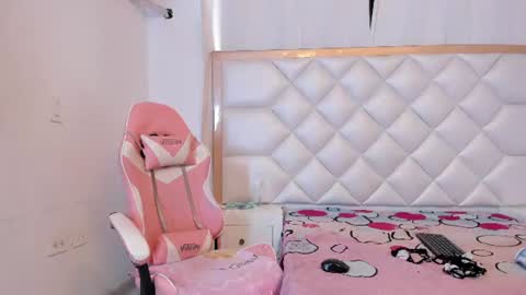 Snapshot of michelleblair1 chatting on July 3, 12:33 pm michelleblair1 online show from July 3, 12:33 pm