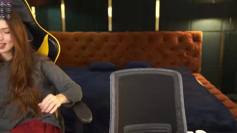 Snapshot of michelleinlove4u chatting on February 18, 11:22 am Michelle online show from February 18, 11:22 am