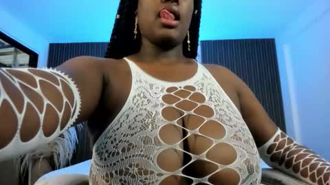 michellepreston_ online show from February 13, 12:12 pm