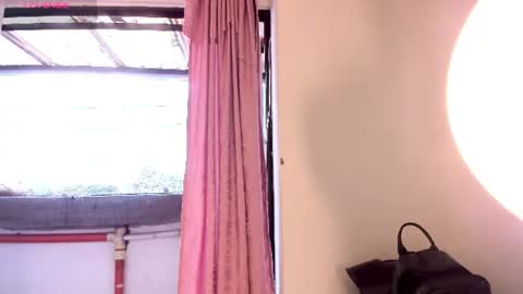 Snapshot of michellepreston_ chatting on July 6, 12:02 pm michellepreston_ online show from July 6, 12:02 pm