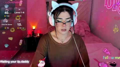Snapshot of michellevanss22 chatting on April 17, 1:30 am online show from April 17, 1:30 am