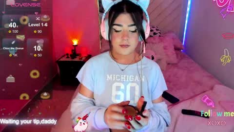 Snapshot of michellevanss22 chatting on May 13, 4:26 pm online show from May 13, 4:26 pm