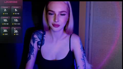 Snapshot of michellevelour chatting on June 6, 5:17 pm Michelle online show from June 6, 5:17 pm