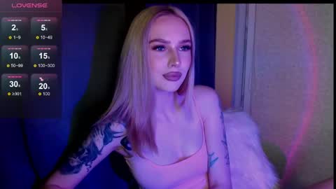 Snapshot of michellevelour chatting on June 8, 5:13 pm Michelle online show from June 8, 5:13 pm