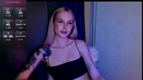 Snapshot of michellevelour chatting on June 17, 5:36 pm Michelle online show from June 17, 5:36 pm