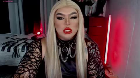 Snapshot of michellevixen921 chatting on September 26, 5:55 am Michelle online show from September 26, 5:55 am