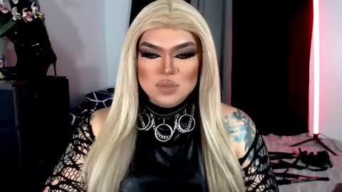 Snapshot of michellevixen921 chatting on November 2, 12:02 am Michelle online show from November 2, 12:02 am