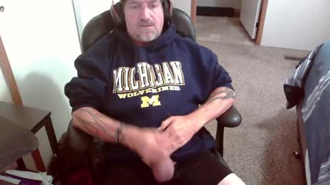 Snapshot of michigan_daddy chatting on October 20, 3:12 pm TattedInDetroit online show from October 20, 3:12 pm