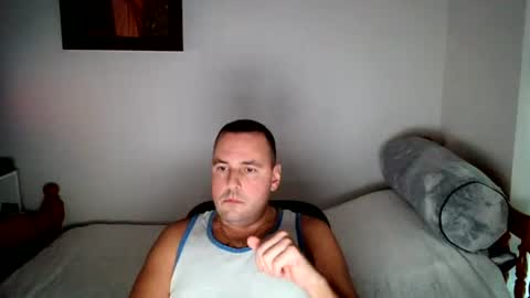 Snapshot of micic3 chatting on August 8, 12:35 am micic3 online show from August 8, 12:35 am