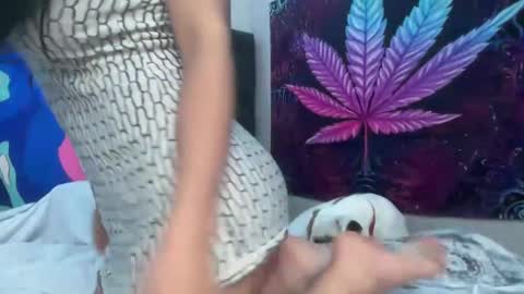 Snapshot of micielo87 chatting on December 31, 8:04 am Skye online show from December 31, 8:04 am