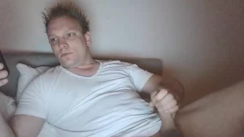 Snapshot of mickkxl chatting on December 30, 9:48 am mickkxl online show from December 30, 9:48 am