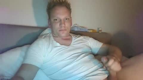 Snapshot of mickkxl chatting on January 15, 8:16 pm mickkxl online show from January 15, 8:16 pm