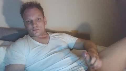 Snapshot of mickkxl chatting on January 16, 8:36 pm mickkxl online show from January 16, 8:36 pm