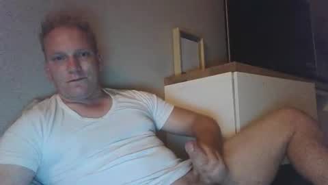 Snapshot of mickkxl chatting on September 18, 11:29 pm mickkxl online show from September 18, 11:29 pm