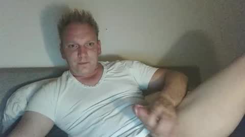 Snapshot of mickkxl chatting on October 2, 7:54 pm mickkxl online show from October 2, 7:54 pm