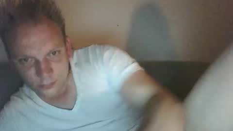 Snapshot of mickkxl chatting on October 17, 10:12 pm mickkxl online show from October 17, 10:12 pm