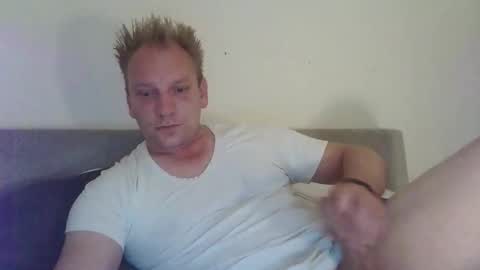 Snapshot of mickkxl chatting on October 20, 7:03 pm mickkxl online show from October 20, 7:03 pm