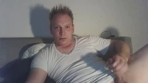 mickkxl online show from November 17, 12:22 pm