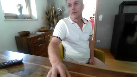 Snapshot of microsbody chatting on June 26, 2:43 pm microsbody online show from June 26, 2:43 pm