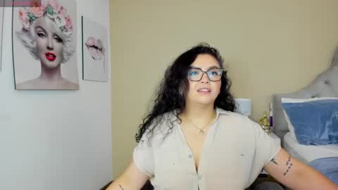Snapshot of mid_nightpeach chatting on June 12, 12:09 am mid nightpeach online show from June 12, 12:09 am