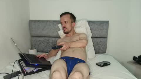 Snapshot of midgettripod1 chatting on July 7, 12:02 am Aaron online show from July 7, 12:02 am