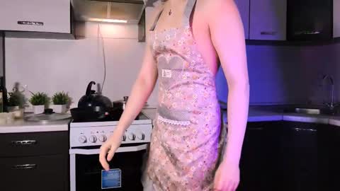 Snapshot of midnight_answer chatting on February 14, 3:36 pm Max online show from February 14, 3:36 pm