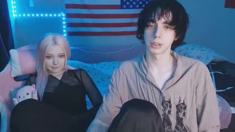 Snapshot of midnight_memories chatting on February 5, 7:29 pm Kai and Angel online show from February 5, 7:29 pm