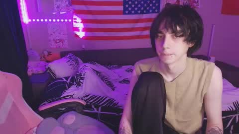 Snapshot of midnight_memories chatting on February 23, 6:16 pm Kai and Angel online show from February 23, 6:16 pm