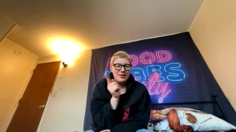 midnightmochi2 online show from April 24, 11:18 pm