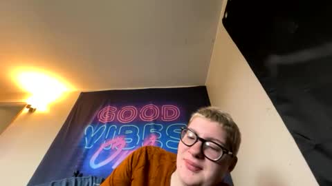 midnightmochi2 online show from April 25, 1:41 pm
