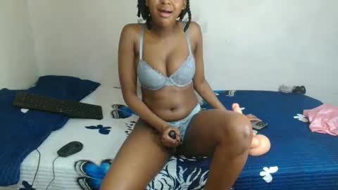 Snapshot of midnightsinx chatting on November 19, 1:22 pm midnightsinx online show from November 19, 1:22 pm