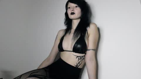 Snapshot of midnightsiren chatting on October 16, 11:06 pm midnightsiren online show from October 16, 11:06 pm