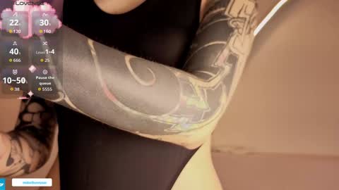 midori__san online show from February 12, 1:06 pm