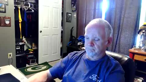 Snapshot of midwestdad09 chatting on April 17, 9:18 pm midwestdad09 online show from April 17, 9:18 pm