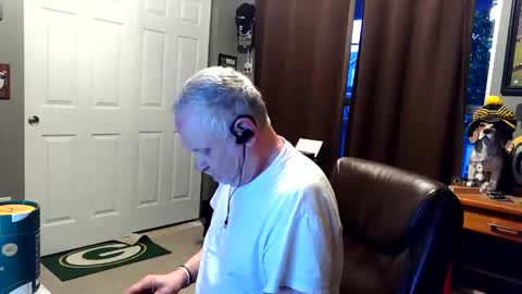Snapshot of midwestdad09 chatting on April 19, 10:47 am midwestdad09 online show from April 19, 10:47 am
