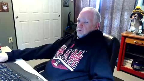 Snapshot of midwestdad09 chatting on April 22, 8:21 pm midwestdad09 online show from April 22, 8:21 pm