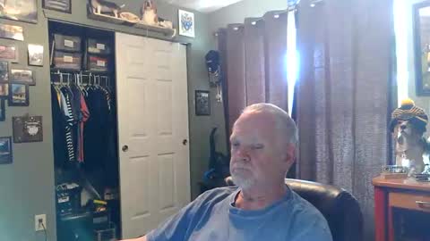 Snapshot of midwestdad09 chatting on April 23, 6:32 pm midwestdad09 online show from April 23, 6:32 pm