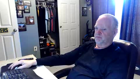 Snapshot of midwestdad09 chatting on April 30, 2:34 pm midwestdad09 online show from April 30, 2:34 pm