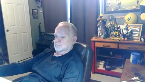 Snapshot of midwestdad09 chatting on May 5, 4:48 pm midwestdad09 online show from May 5, 4:48 pm