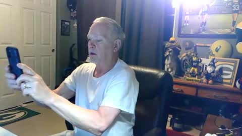 Snapshot of midwestdad09 chatting on May 10, 9:47 am midwestdad09 online show from May 10, 9:47 am