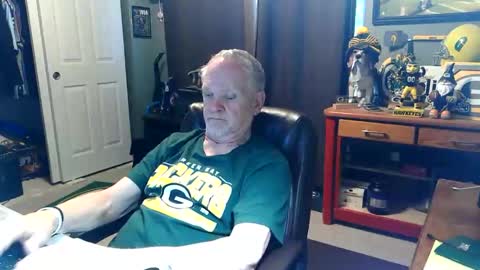 Snapshot of midwestdad09 chatting on May 15, 1:51 pm midwestdad09 online show from May 15, 1:51 pm