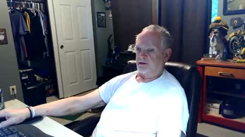 Snapshot of midwestdad09 chatting on May 16, 12:48 pm midwestdad09 online show from May 16, 12:48 pm